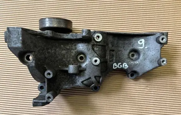 Skoda Octavia Mk2 (1Z) Generator/alternator bracket 06D903143C
