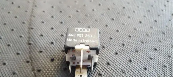 Volkswagen PASSAT B5 Other relay 443951253J 899511000