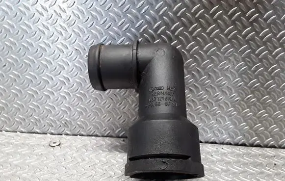Volkswagen Polo III 6N 6N2 6NF Engine coolant pipe/hose 037121619A