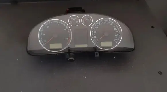 Volkswagen PASSAT B5.5 Speedometer (instrument cluster) 3B0920807G 020901231121 VWZ7Z0A4198438