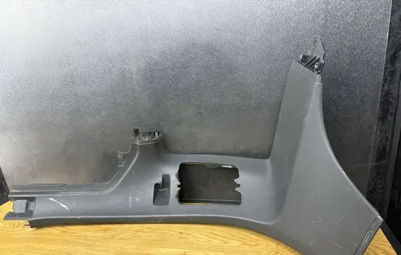 Volvo V70 (D) pillar trim (bottom) 1882