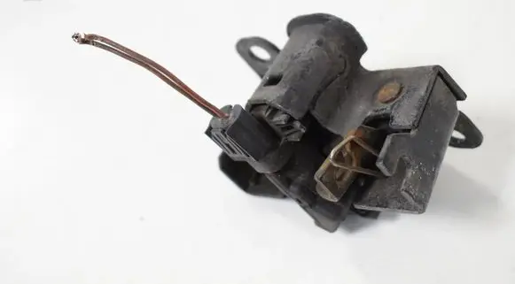 Tesla Model S Engine bonnet/hood lock/catch 