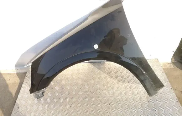 Nissan Armada (WA60) Fender