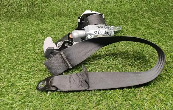 Hyundai i30 Front seatbelt 88810A6100 88820A6100