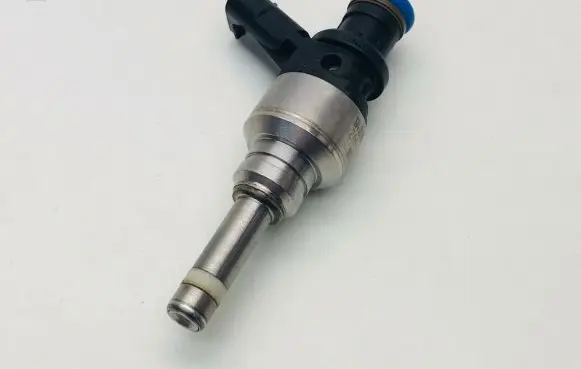 Audi A6 S6 C7 4G Fuel injector 06E906036L