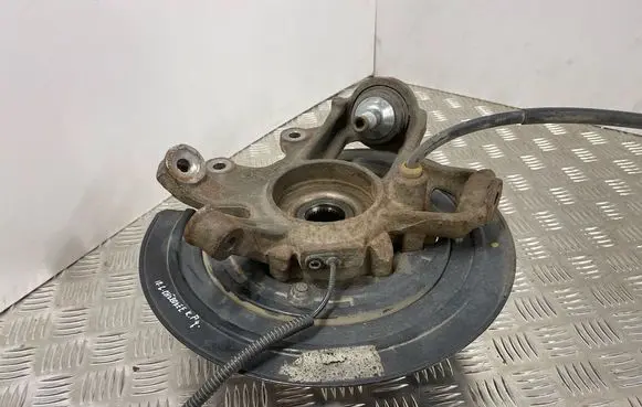 Jeep Grand Cherokee Rear wheel hub 04877113AC 05154230AF