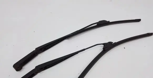Nissan Navara D40 Windshield/front glass wiper blade 