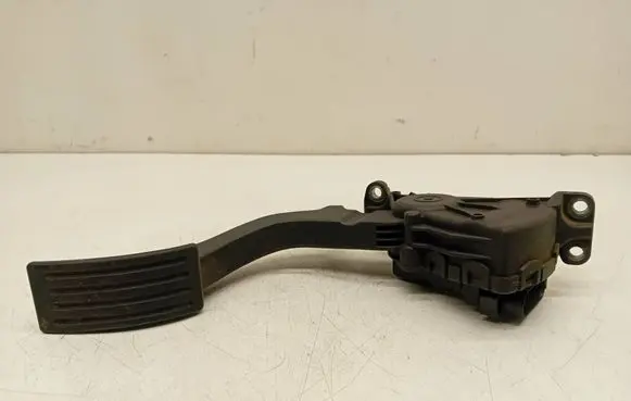 Ford Focus Accelerator throttle pedal 4M519F836AK 09C95YE