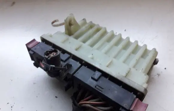 Opel Zafira A Fan control module 