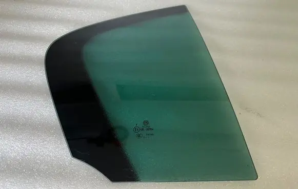 Volkswagen PASSAT B7 Rear vent window glass 43R007954 EA011404