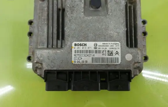 Peugeot Partner Engine control unit/module 0281013871