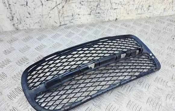 Volkswagen Touareg I Front bumper lower grill 7L6853666A