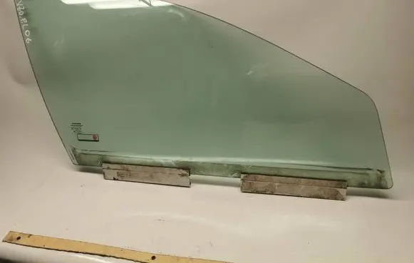 Volvo V70 Front door window glass four-door 43R001106 E000186