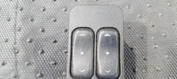 Opel Zafira A Electric window control switch 13363201