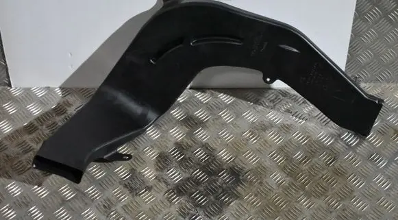 BMW 8 G16 Intercooler hose/pipe 7435730