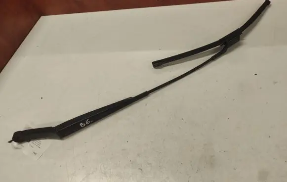 Volkswagen PASSAT B6 Windshield/front glass wiper blade 3C2955409B