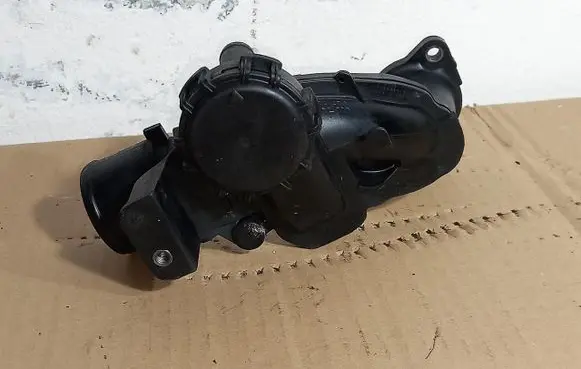 Renault Clio III Air intake hose/pipe 8200323338
