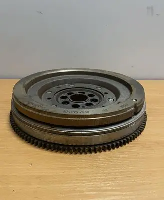 Ford Kuga II Dual mass flywheel DS7R6477CA