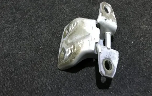 Hyundai Santa Fe Front door upper hinge