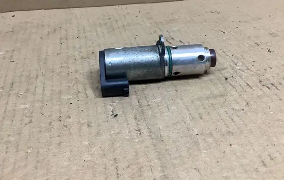 Volvo V50 Camshaft vanos timing valve 271301502