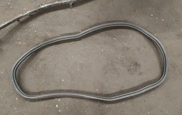 Maserati Ghibli Trunk rubber seal (body)