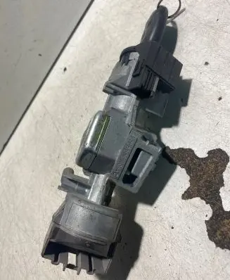 Ford Focus C-MAX Ignition lock 3M513F880AC