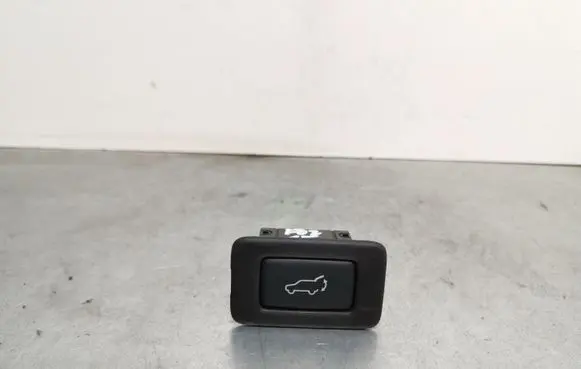 Subaru Forester SJ Tailgate/trunk/boot open switch 