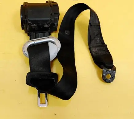 Volkswagen Golf IV Rear seatbelt 1J6857805C