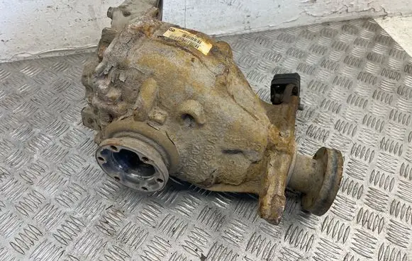 BMW 5 E60 E61 Rear differential 7560591 8908120362260009 EA081U323