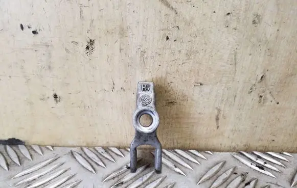 Opel Zafira C Fuel Injector clamp holder
