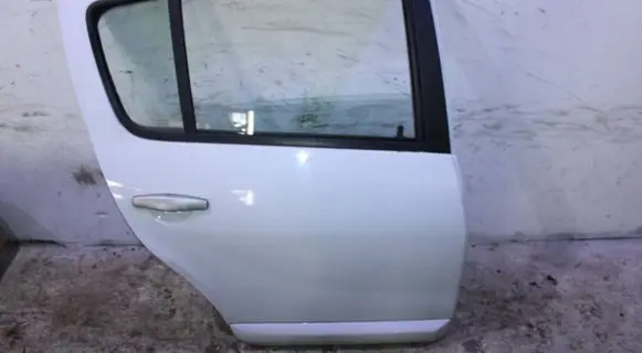 Dacia Sandero Rear door