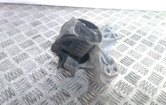 Peugeot 407 Engine mount bracket