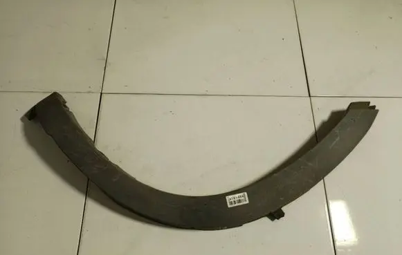 Iveco Daily 30.8 - 9 Front arch trim 3802037