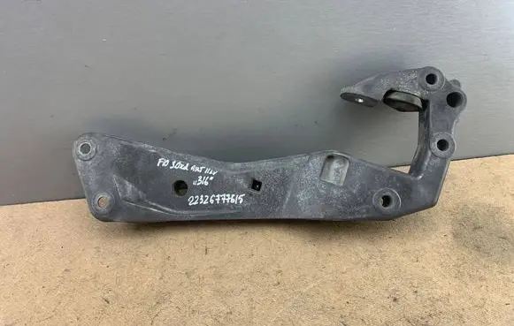 BMW 5 F10 F11 Gearbox mounting bracket 6777615 22326777615