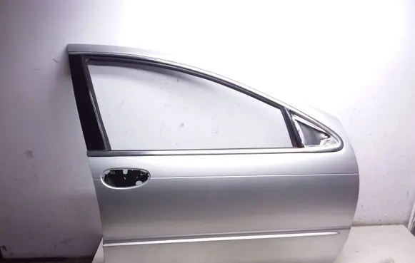 Chrysler 300M Front door