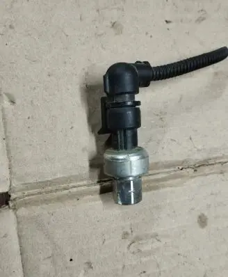 Jeep Renegade Air conditioning (A/C) pressure sensor 51768498