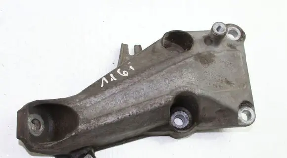 BMW 1 E81 E87 Engine mounting bracket 6760307