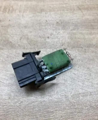 Volkswagen Golf III Heater blower motor/fan resistor 1H0959263 H17834912X