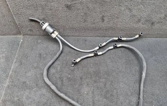 Volkswagen Touareg I Fuel return line/hose 059130218H
