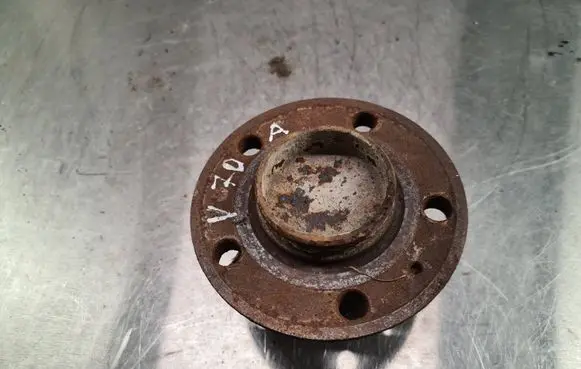 Volvo V70 Rear wheel bearing hub 