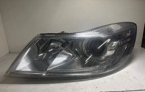 Skoda Octavia Mk2 (1Z) Headlight/headlamp 1Z1941015F