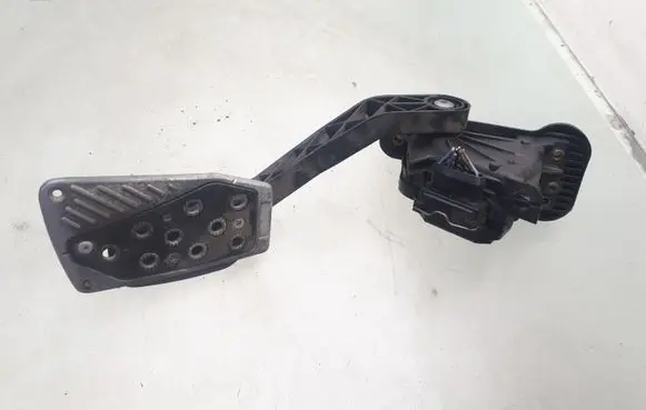 Volvo S60 Accelerator throttle pedal 30683515