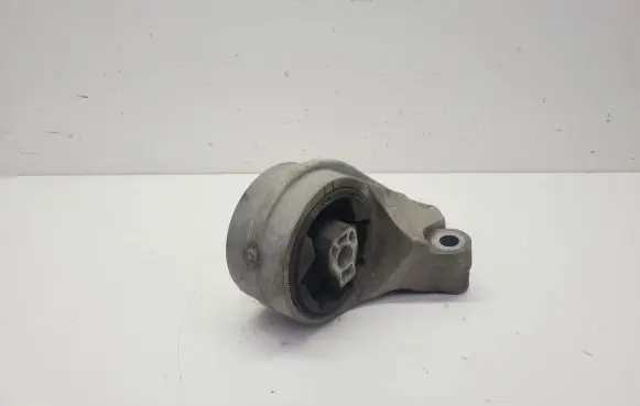 Chevrolet Captiva Engine mount bracket X01187