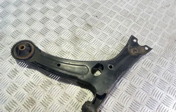 Toyota Avensis T250 Front lower control arm/wishbone