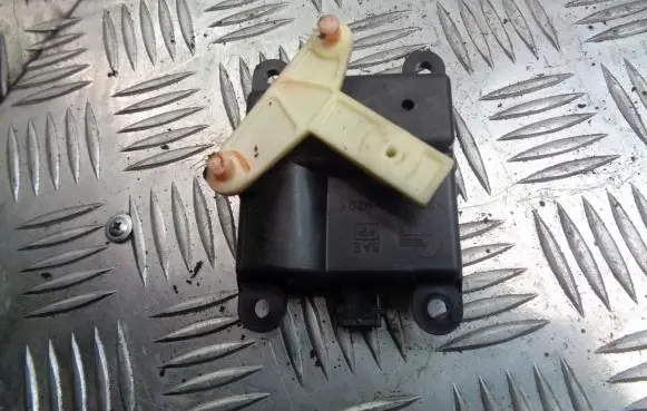 Nissan Primera A/C air flow flap actuator/motor 
