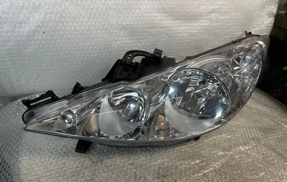Peugeot 207 Headlight/headlamp 