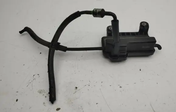 Mazda CX-7 Vacuum air tank R2AX20339