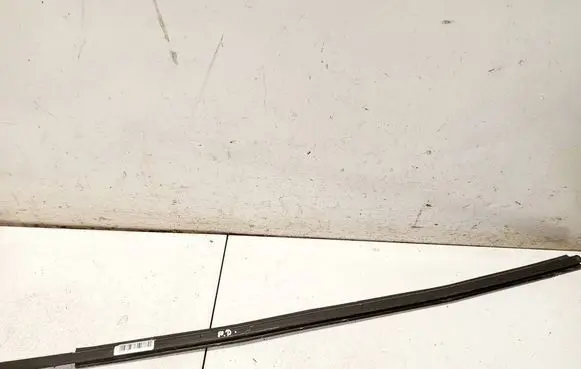 Suzuki Swift I Front door glass trim molding 