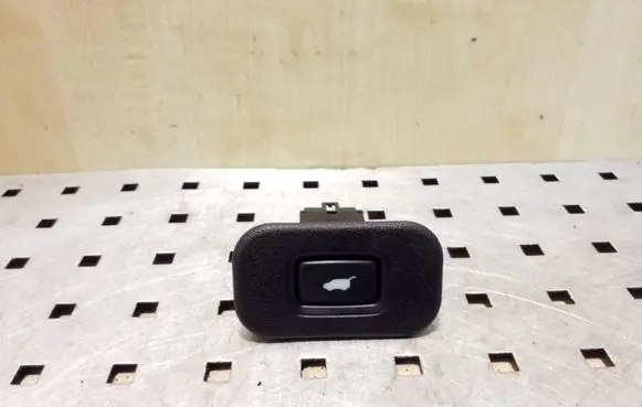 Honda Accord Tailgate/boot open switch button M20419