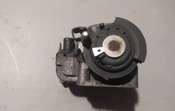 Audi A4 S4 B5 8D Throttle valve 058133063M